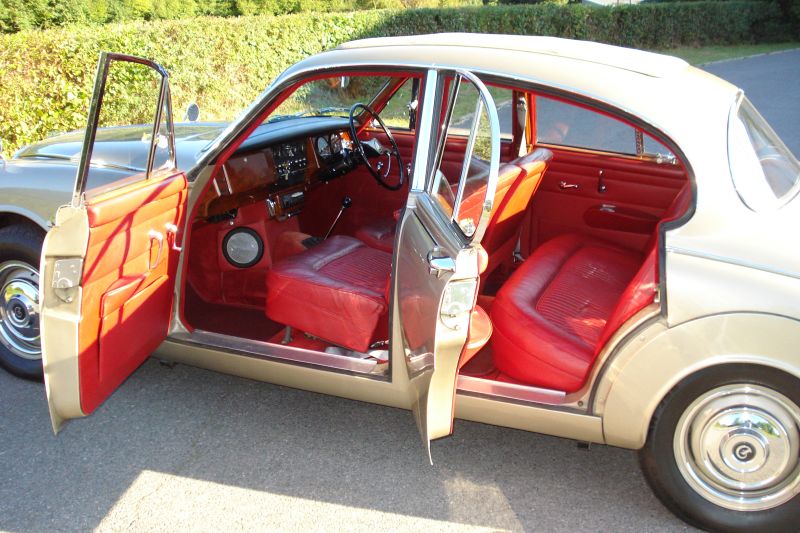 1968 Daimler V8 250 Saloon Interior 2